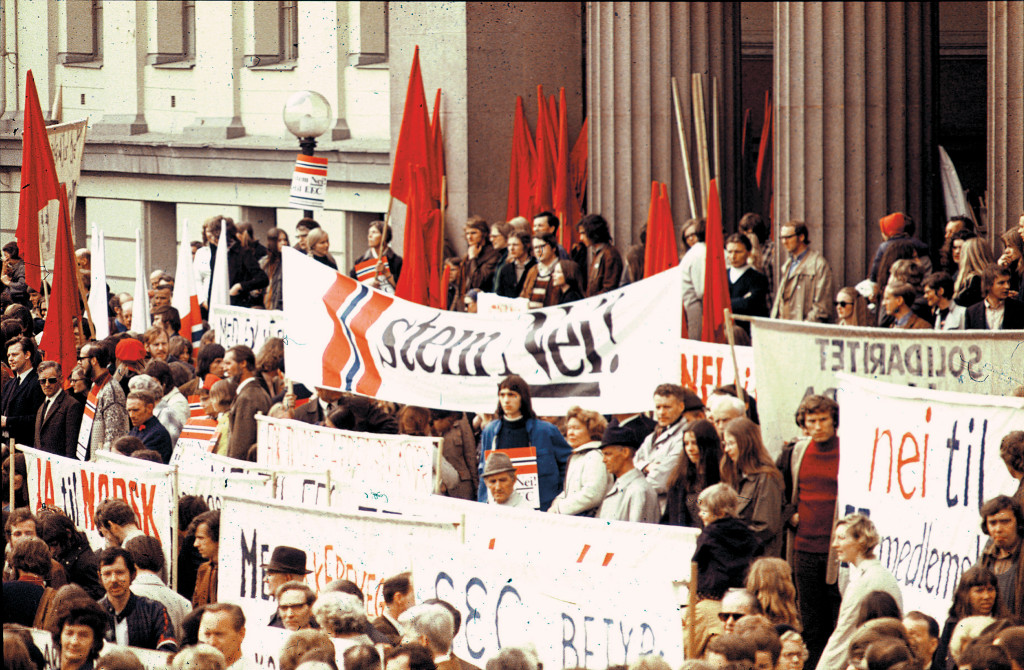 Massem&oslash;te mot EEC p&aring; Universitetsplassen i 1972. Foto: Samfoto / NTB Scanpix