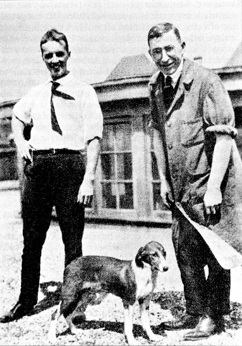 Charles Best og Frederick Banting p&aring; taket til den medisinske bygningen ved University of Toronto med en av de f&oslash;rste&hellip;