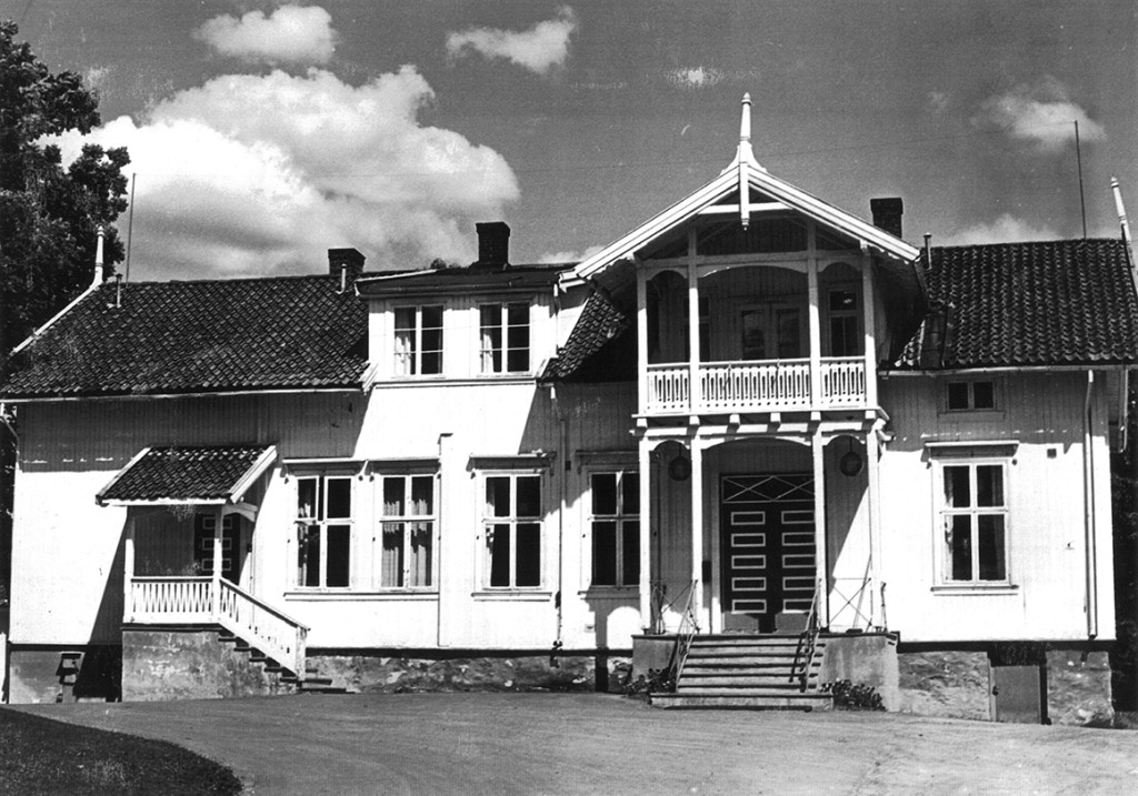 Figur 2 Solberg g&aring;rd. V&aring;ningshuset er i dag revet og erstattet av et laboratoriebygg. Bilde fra ca. 1965. Foto: ukjent,&hellip;