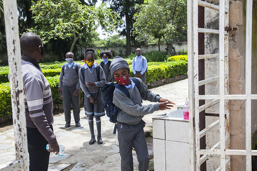 Zambia: Skolene stengte mars 2020 og var kun &aring;pne &eacute;n uke i september f&oslash;r ny gjen&aring;pning 1. februar 2021. Innbyggerne m&aring; ha&hellip;