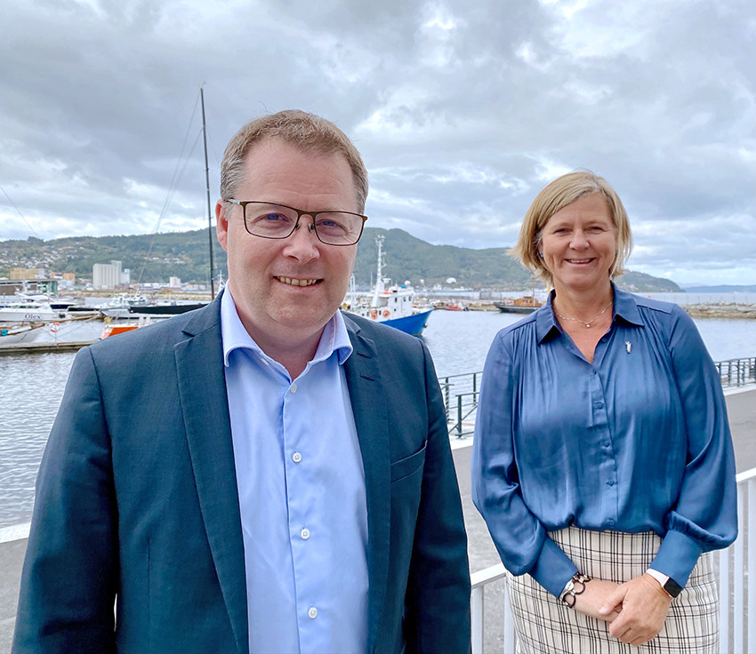 KREVER HANDLING: Styreleder i KS, Bj&oslash;rn Aril Gram sammen med president i Legeforeningen, Anne-Karin Rime. Foto:&hellip;