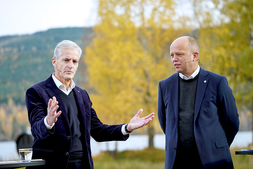 PRESENTERTE PLATTFORMEN: Jonas Gahr St&oslash;re (Ap) og Trygve Slagsvold Vedum (Sp) p&aring; Hurdal da de la frem den nye&hellip;