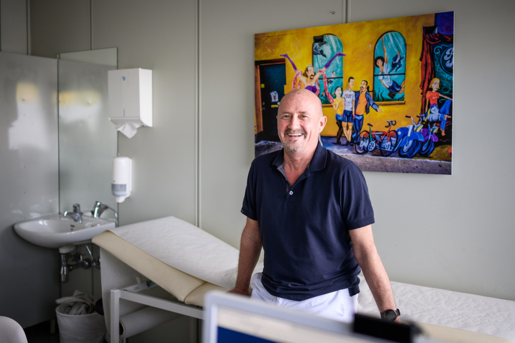 Bildet som pryder veggen p&aring; fastlegekontoret, innbyr ofte til interessante samtaler med pasienter om b&aring;de kj&oslash;nnsnormer og&hellip;