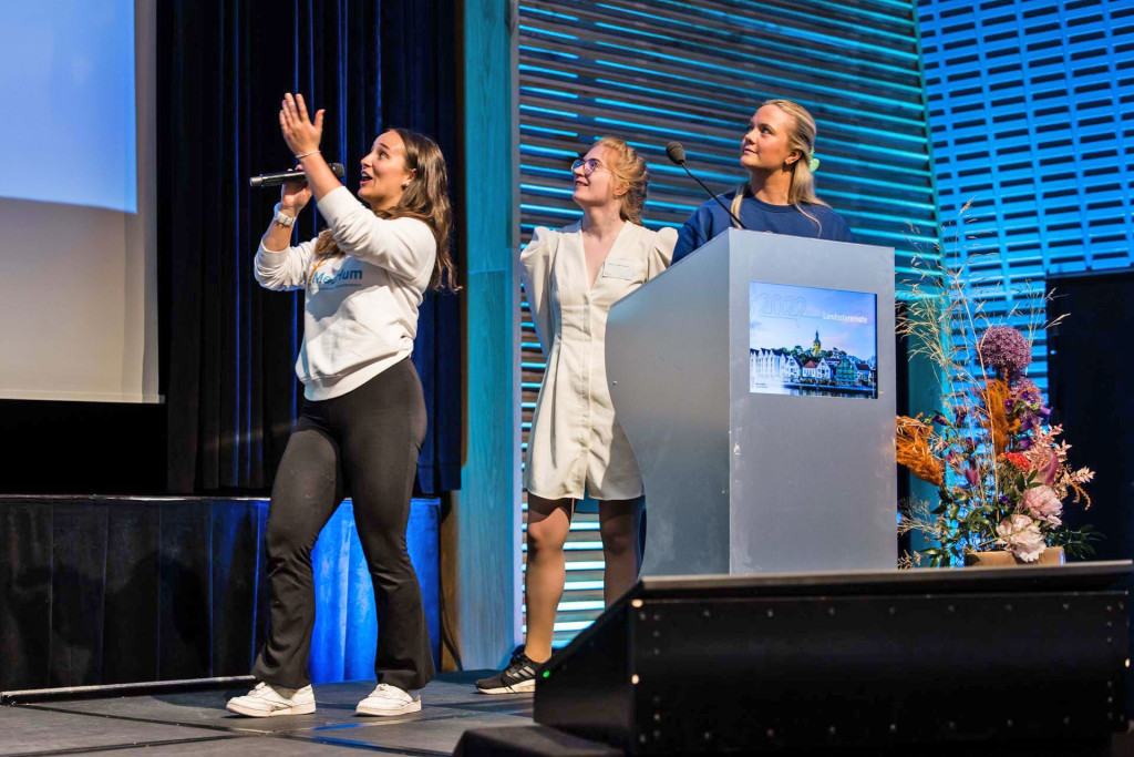 INNSAMLINGSREKORD: Emma Marshall, Maja Elisabeth Mikkelsen og Amalie Fagerli Tegnander jublet for ny innsamlingsrekord. Foto&hellip;