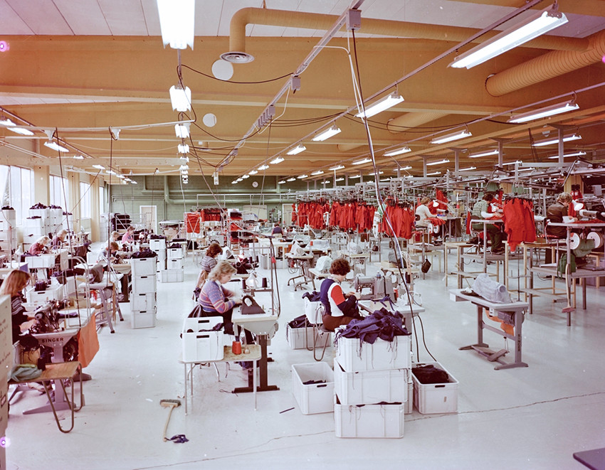 Illustrasjonfoto: Bergans Meis i Odalen, 1977. Bildet er tatt i en annen sammenheng og er ikke fra den omtalte fabrikken&hellip;