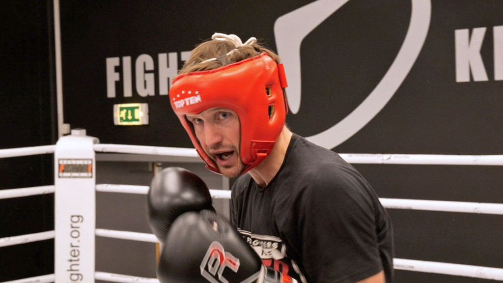 TRENER N&Aring;R HAN KAN: Andreas L&oslash;drup tar fortsatt noen runder med aktive boksere og kickboksere n&aring;r han har tid. Foto: Troy&hellip;