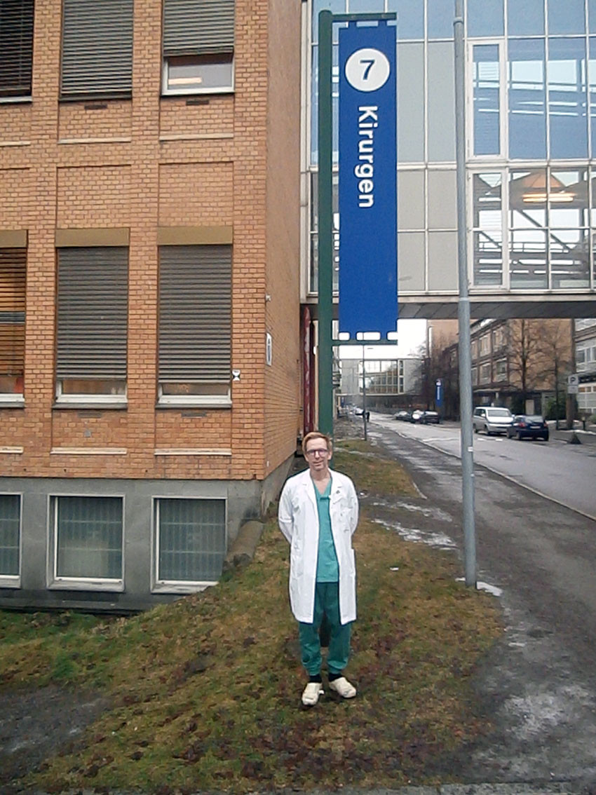 MYE UTDANNING: Even Mj&oslash;en jobber ved Kjeve- og ansiktskirurgisk avdeling p&aring; Ullev&aring;l. Der jobber det ti leger. Alle har i&hellip;