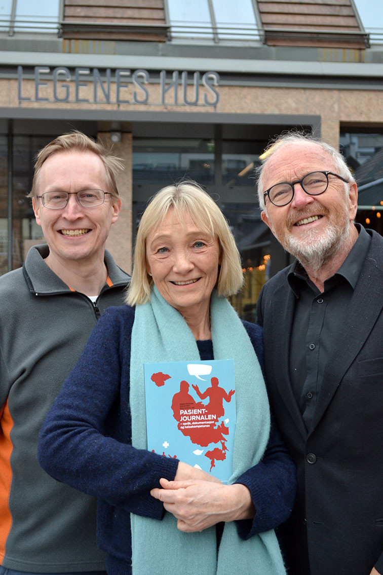 PASIENTJOURNAL: Erlend Hem, Magne Nylenna og Nina Husom har nylig utgitt boken &laquo;Pasientjournalen &ndash; spr&aring;k, dokumentasjon og&hellip;