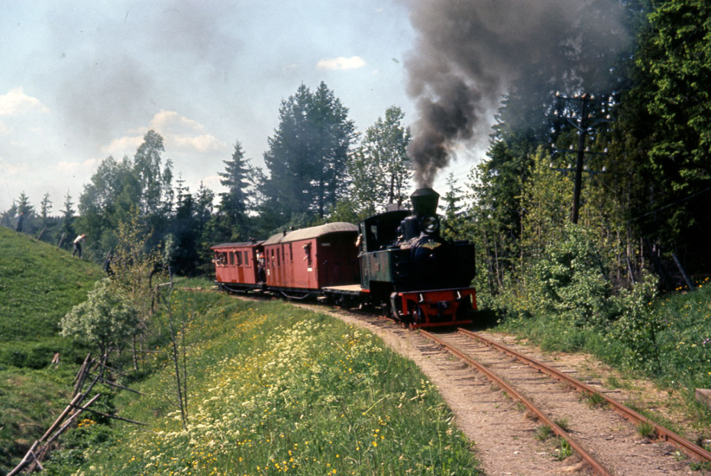 Illustrasjonsfoto: Pressetog p&aring; Urskog-H&oslash;landsbanen, trukket av damplokomotivet &laquo;H&oslash;land&raquo;, 1966. Arne-Magnus Waaler / Norsk&hellip;