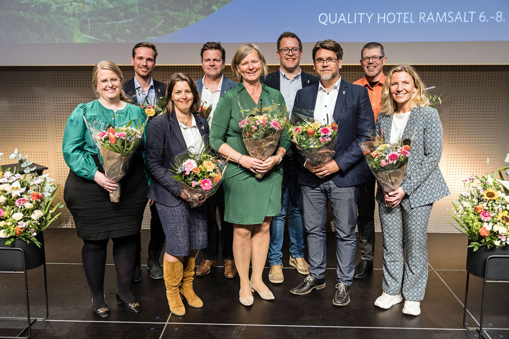 SENTRALSTYRETS NYE MANNSKAP: Bak fra venstre: Tobias Iveland, St&aring;le Clementsen, Hans Christian Myklestul og Paul Olav R&oslash;sb&oslash;&hellip;