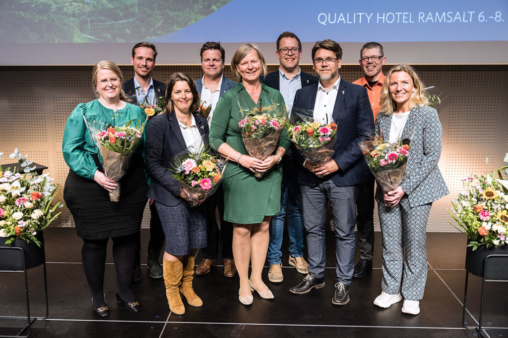 NYTT SENTRALSTYRE: Legeforeningens nye sentralstyre som tr&aring;dte i kraft 1.&nbsp;september. Bak fra venstre: Tobias Iveland, St&aring;le&hellip;