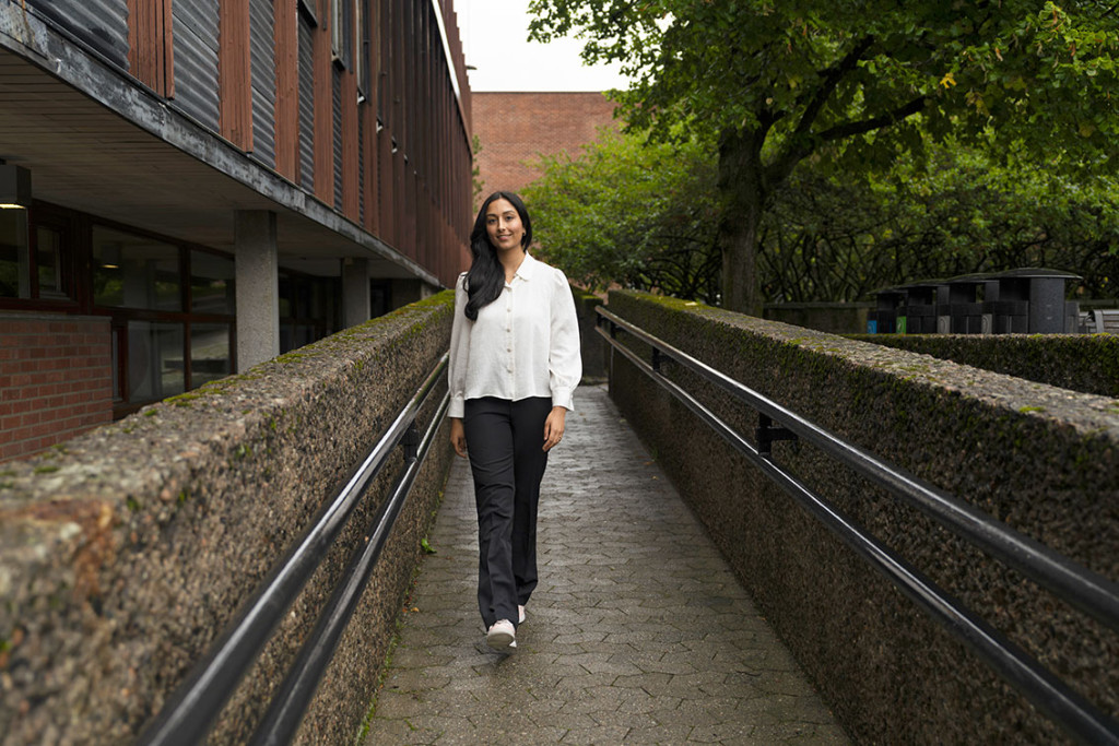 Ritika Sharma har v&aelig;rt tilknyttet SHE siden 2021. Hun mener helsestudentene selv har et viktig ansvar i &aring; v&aelig;re p&aring;drivere for&hellip;