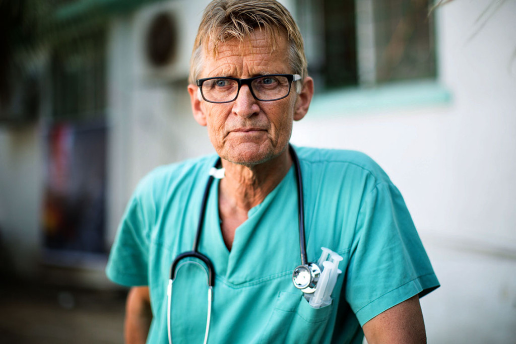 Mads Gilbert har jobbet med palestinske helsearbeidere i en &aring;rrekke. Her utenfor Al-Shifa-sykehuset i Gaza i 2014. Foto: NTB&hellip;