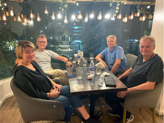 Det medisinske kriseteamet fra NORWAC. F.v. Kristil Haraldstad, Mads Gilbert, Dagfinn Bj&oslash;rklid og Erik Fosse. Foto: privat