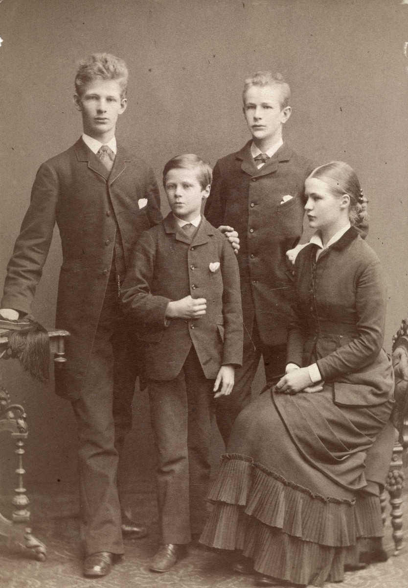 Figure 2 Ragnvald, Ivar, Einar and Astrid Boye. Photo Hans Maartmann, via Oslo Museum / CC CC0&nbsp;1.0