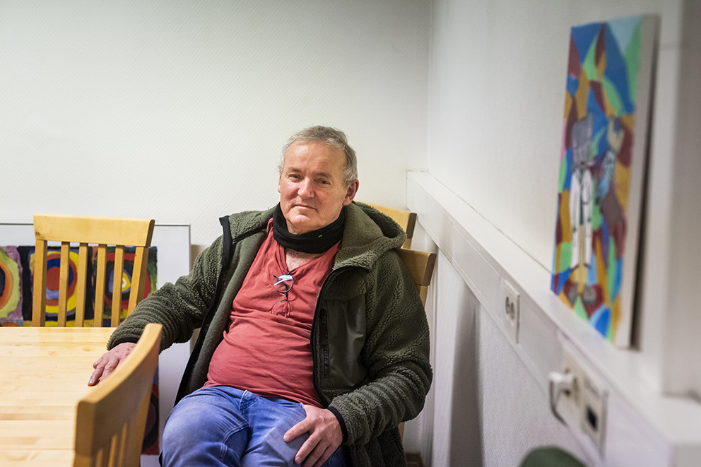 N&Oslash;KTERNT: Pauserommet p&aring; legekontoret i byen er n&oslash;kternt utstyrt. Rausheten til pasientene er desto st&oslash;rre. Foto: Kristine&hellip;