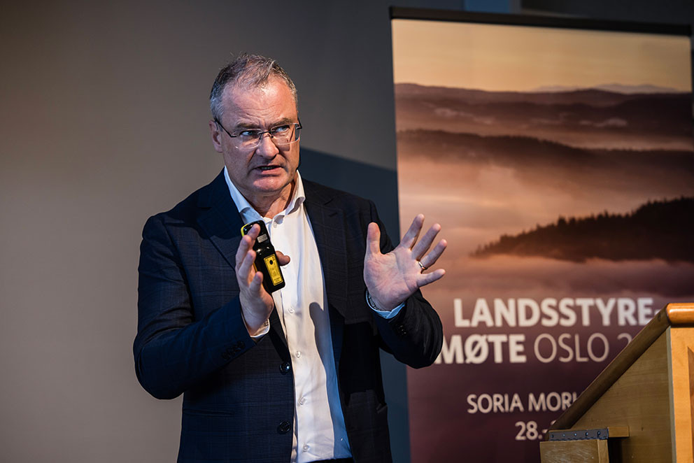 VI TRENGER BREDDEKOMPETANSE I SYKEHUS: Jan Frich, administrerende direkt&oslash;r ved Diakonhjemmet, holdt innlegg og understreket&hellip;