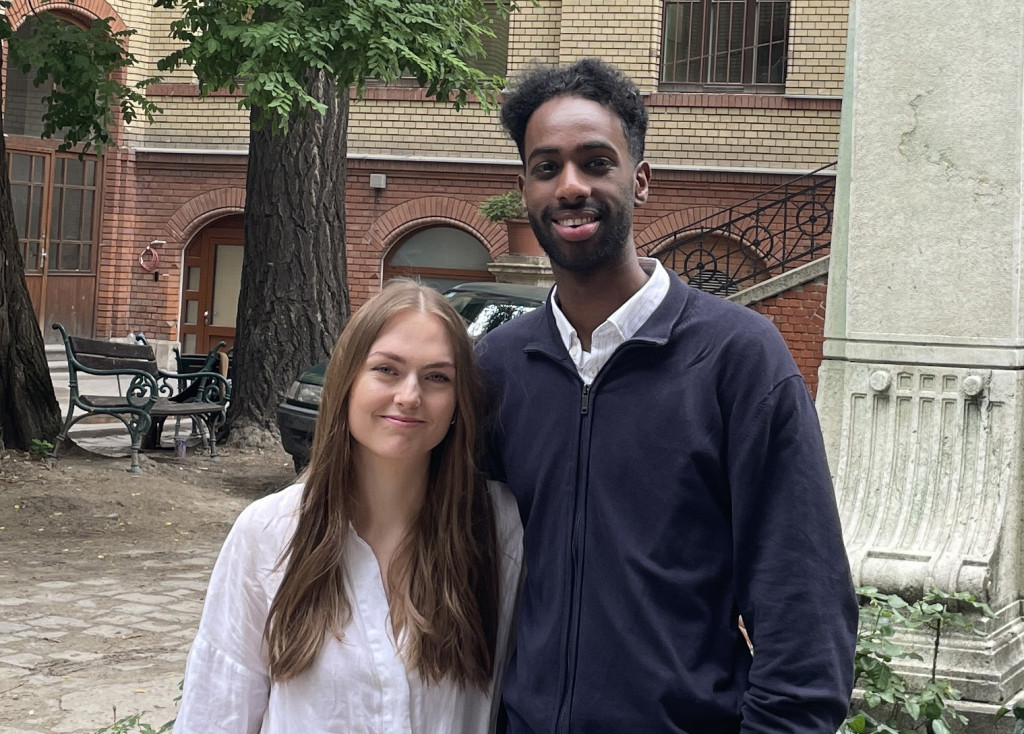 TRIVES I UNGARN: &ndash; Hvis man &oslash;nsker seg et internasjonalt milj&oslash; og &aring; bli utfordret akademisk, vil vi absolutt anbefale &aring;&hellip;