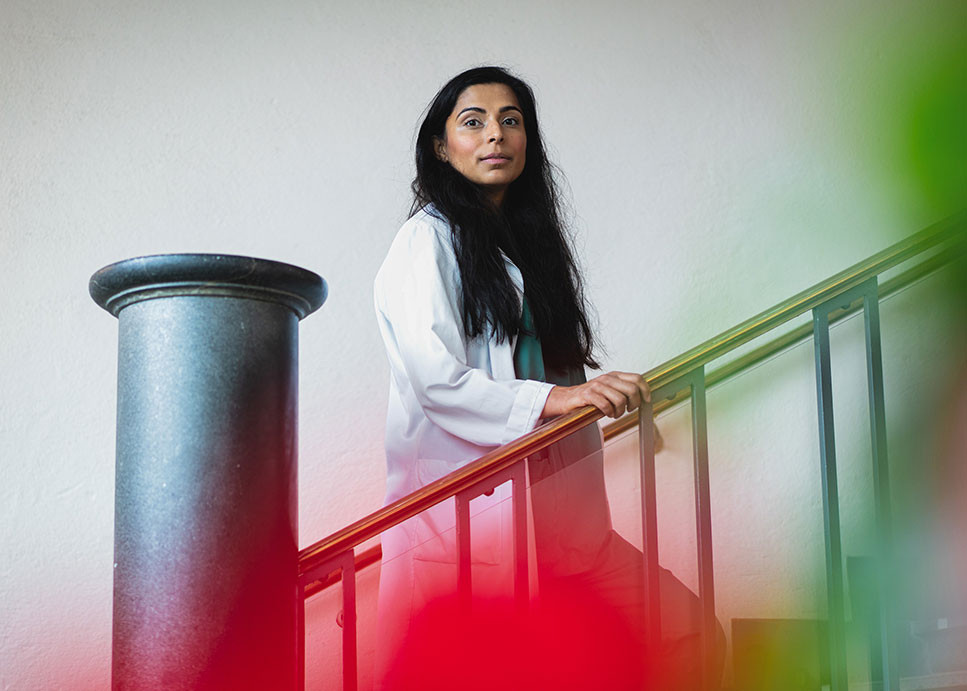 Opp trappa: &ndash; Jeg elsker jobben min. Men n&aring;r jeg er utslitt etter vakt, tr&oslash;ster jeg meg med at jeg kan jobbe for nedrustning&hellip;