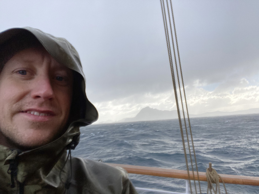 BIST&Aring;R SJ&Oslash;FOLKET: - Vi blir kontaktet fra hele verden og til alle d&oslash;gnets tider, forteller Jon Magnus Haga, leder for Norsk&hellip;