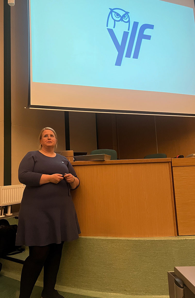 FAGFORENINGSPRAT: Ingeborg Henriksen, leder av Ylf, fortalte om hvorfor det er superviktig &aring; v&aelig;re medlem av en fagforening&hellip;