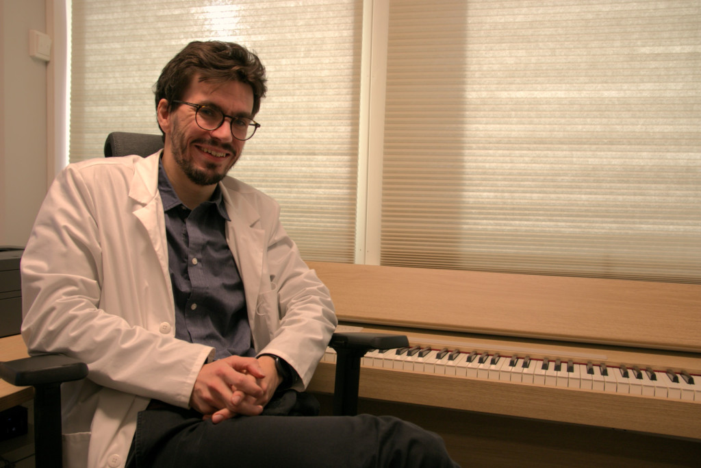 ENGASJERT: Ole Marius Gaas&oslash; mener at s&aring; mye som 95 prosent av jobben som fastlege er kommunikasjon. Foto: Vilde Baugst&oslash;