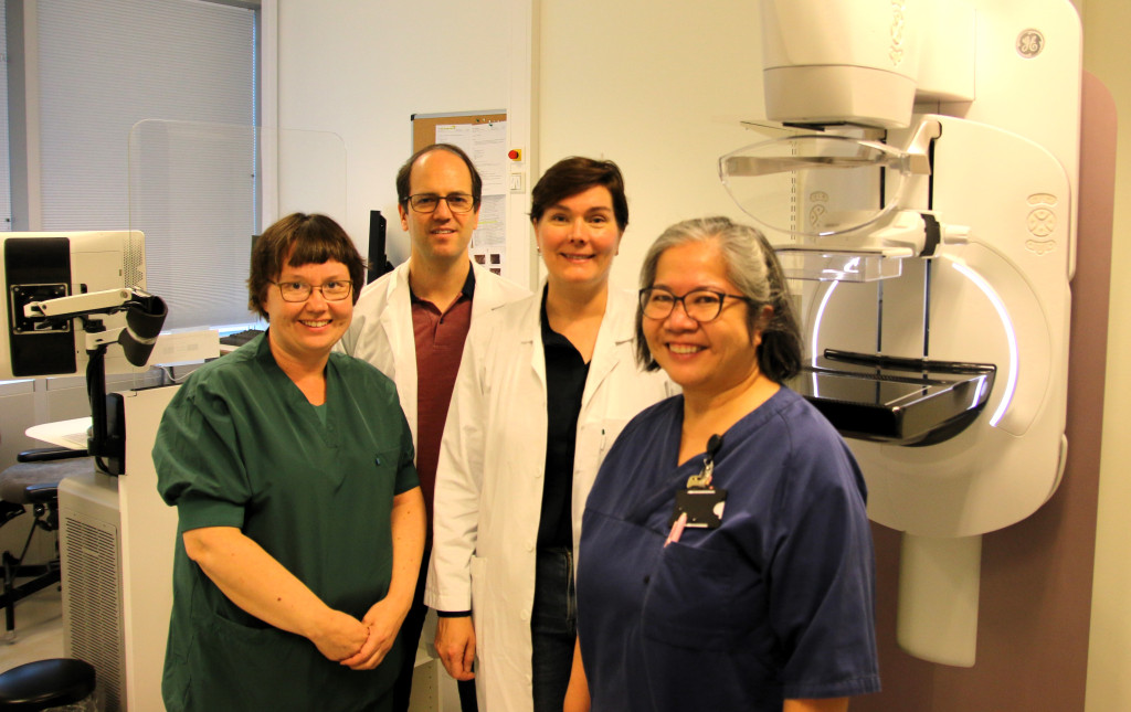 KVARTETT: De bidrar til at brystkreftbehandlingen g&aring;r s&aring; det SUSer. Fra venstre: bryst- og endokrinkirurg Lene Johnsen,&hellip;