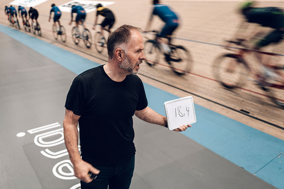 HUNDREDELER: Med en rundetid p&aring; 18,4&nbsp;sekunder er farten litt mindre enn 50&nbsp;km/t, forklarer Stein. Foto: Tommy Ellingsen