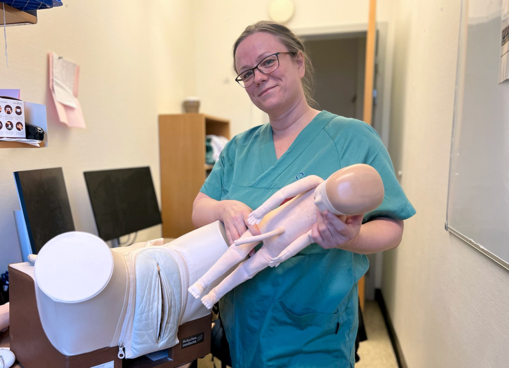 Johanne Kolvik Iversen er overlege ved f&oslash;deavdelingen p&aring; Ullev&aring;l. Foto: Caroline Ulvin Johansson