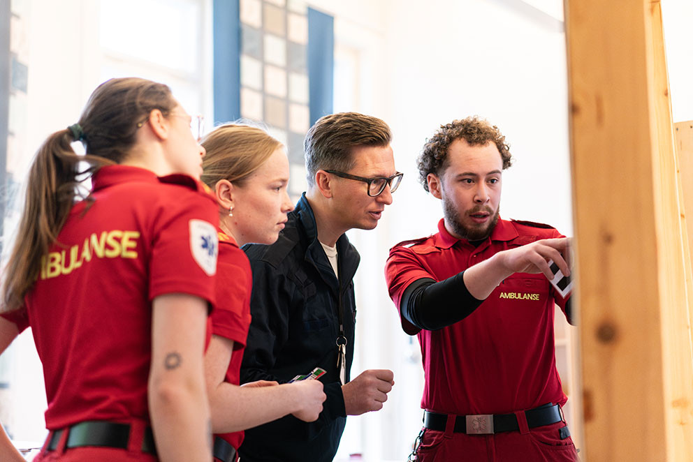 &Oslash;VELSE: Magnus Hjortdahl p&aring; jobb p&aring; paramedisinutdanningen ved OsloMet, der han deltar p&aring; &oslash;velsene med studentene. Foto:&hellip;