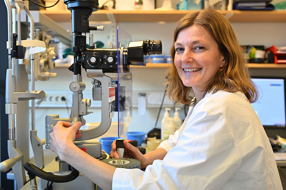 SPALTELAMPE: &Oslash;yelege Heidrun Alseth bruker daglig dette instrumentet til &aring; unders&oslash;ke nesten alle pasientene i poliklinikken&hellip;