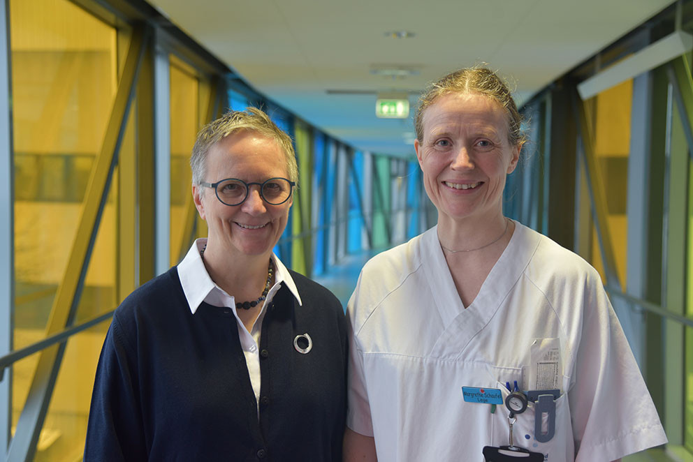 FORSKERE OG KURSLEDERE: Dagny Faksv&aring;g Haugen og Margrethe Aase Schaufel. Foto: UiB