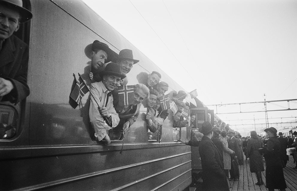 Studentenes hjemkomst fra fangenskap i Buchenwald, &Oslash;stbanestasjonen 1945. Foto: Rigmor Dahl Delphin (1908&ndash;93) / Oslo-Museum &hellip;