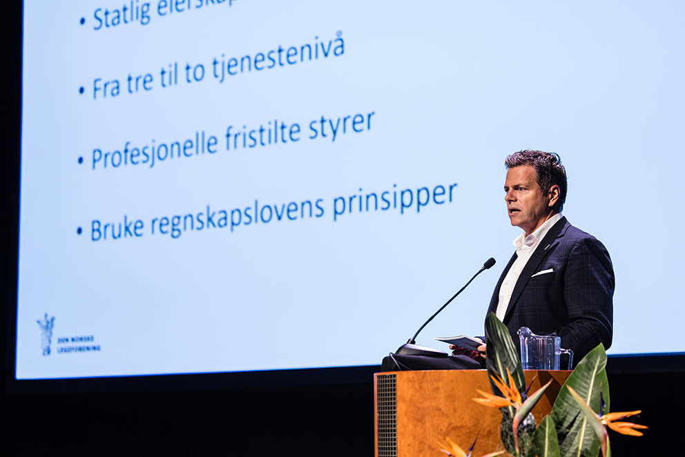 Innledet debatten: St&aring;le Clementsen, leder i Overlegeforeningen. Foto: Legeforeningen/Thomas B. Eckhoff